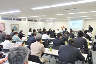 毎回異なる講師とテーマで開催します